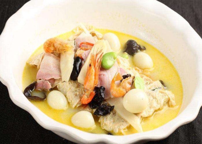 北菇虾球粥和三鲜鹌鹑蛋,鹌鹑最好吃的做法,一口下去真过瘾