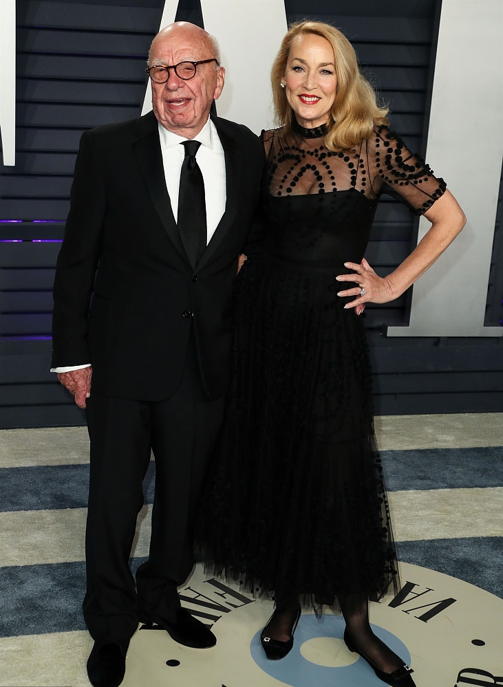 阿德里亚-利马(adriana lima)大秀傲人上围.