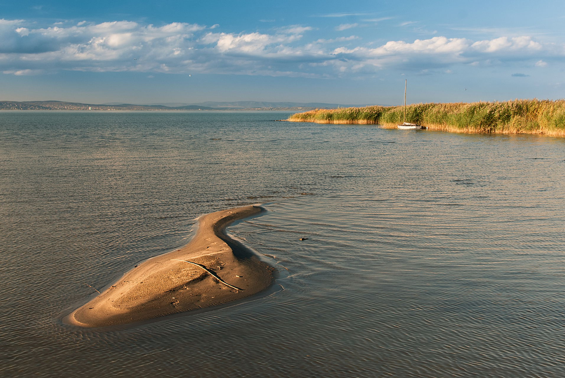 乌苏浪子湖,位于内蒙古阿尔山市,是一个火山堰塞湖,水域面积135公顷