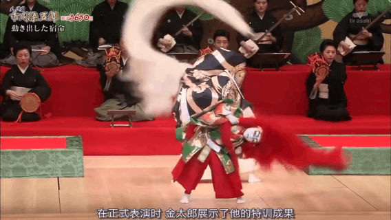经过废寝忘食的练习,再次出演《连狮子》时,年仅六岁的藤间斋已经游刃