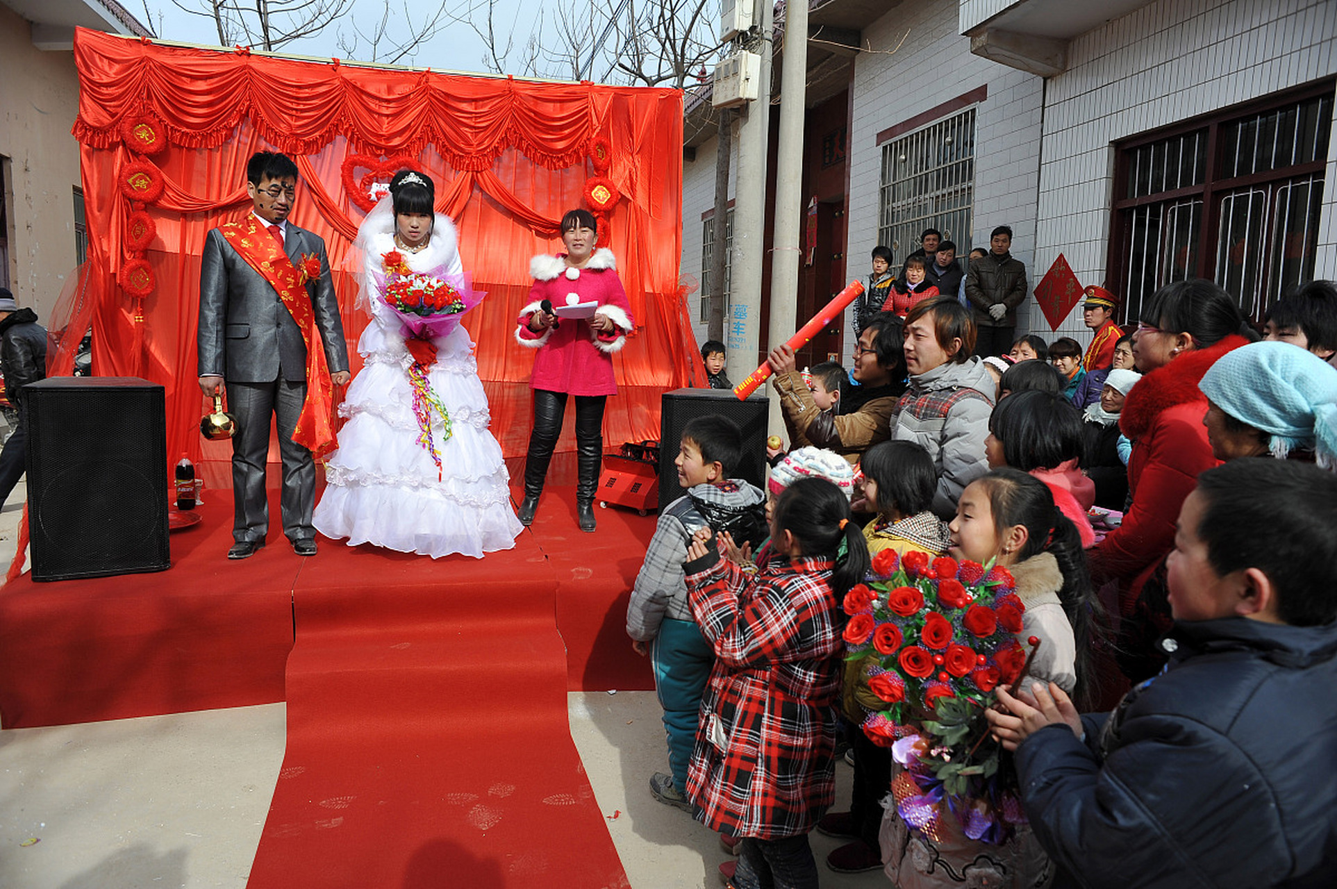 你认为在解决农村彩礼问题时,宣传教育和法律法规哪个更重要?