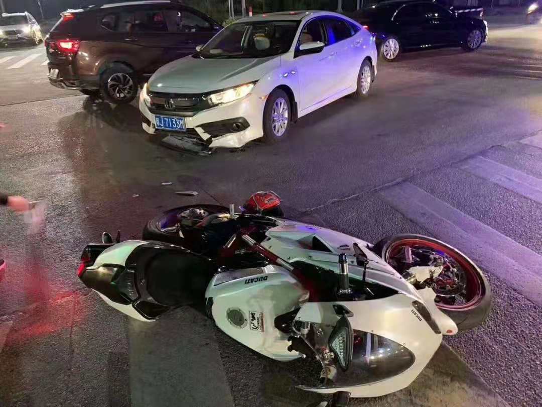 老司机分享自己的摔车经历,看完你还飙车吗?网友:都是摔过来的