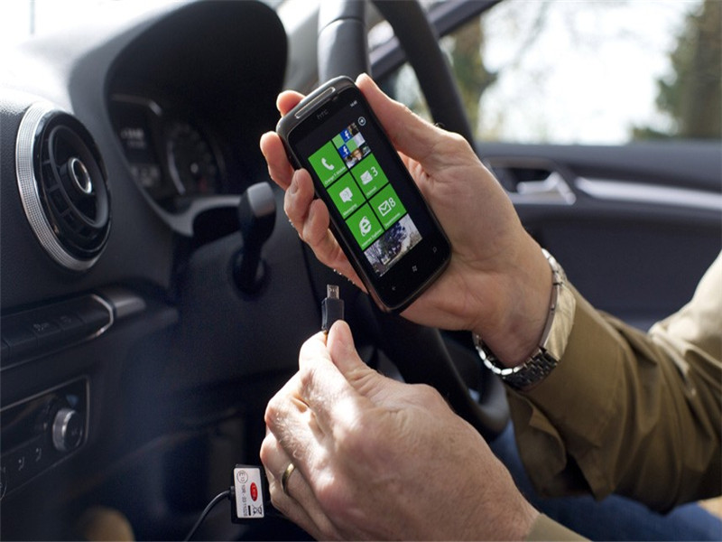 手机在车上充电很慢?老司机:别闹了,那都是因为你用错地方了!