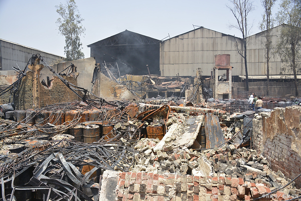 母亲的2套拆迁房和1套商铺都过户给了儿子,现在她却希望到我家养老