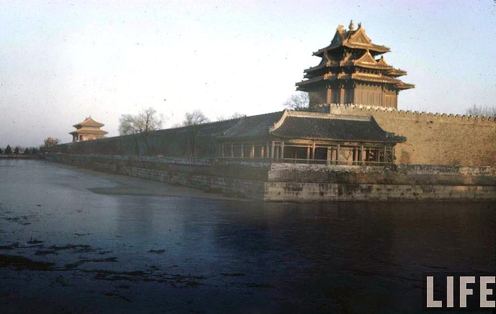 罕见清晰老照片,1946年前后的老北京的护城河原来是这样的