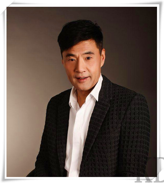 60岁于荣光近照曝光,儿子长相太像爸爸,网友:真男神!