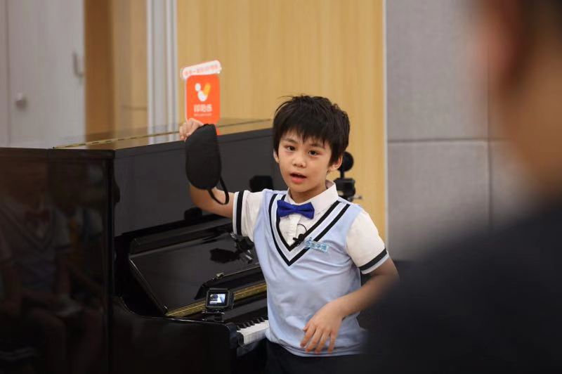 《天才小琴童》迎"踢馆赛" 看李泉,丁薇破解弹琴困惑