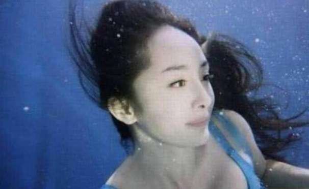 女明星泳装照,杨幂妩媚,她最迷人!