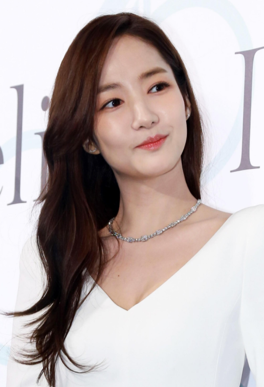 2月15日,朴敏英在台北出席品牌活动.