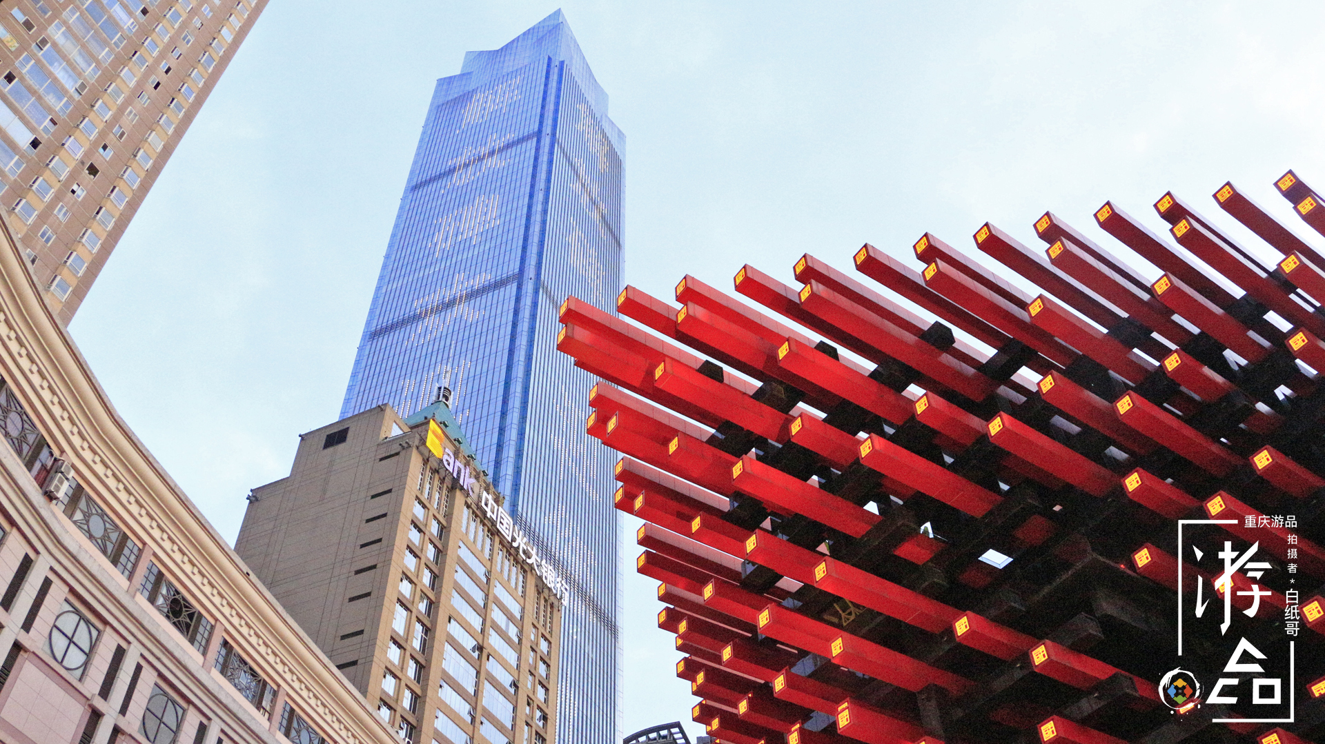 重庆美术馆,以艺术展览为核心,致力于推广美术发展,是接受艺术熏陶的