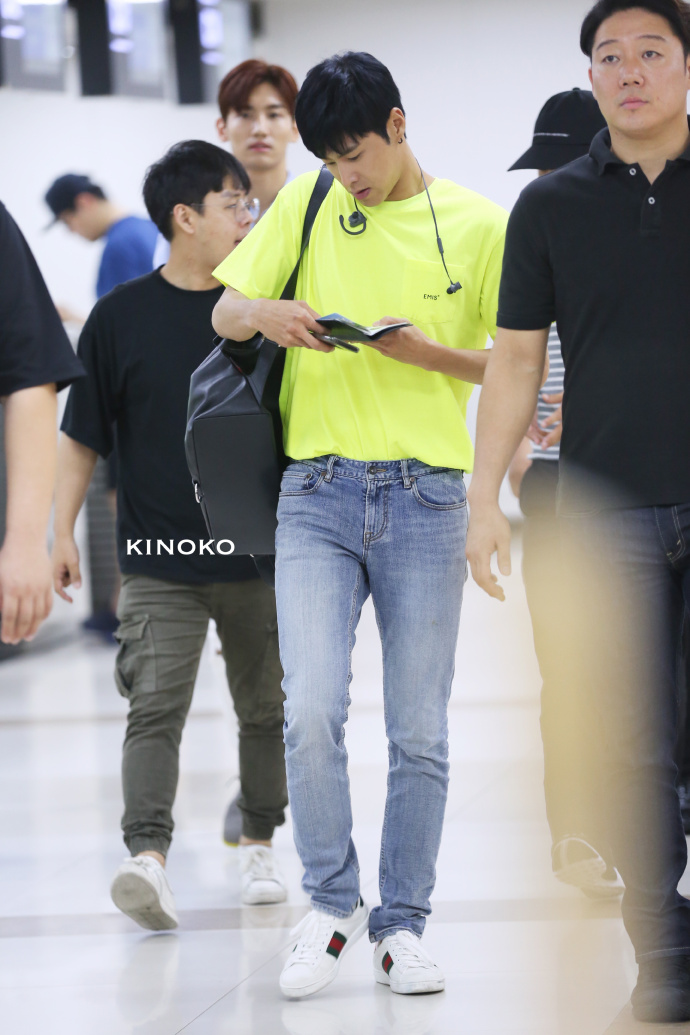 东方神起今日因日本行程 经由金浦机场前往日本