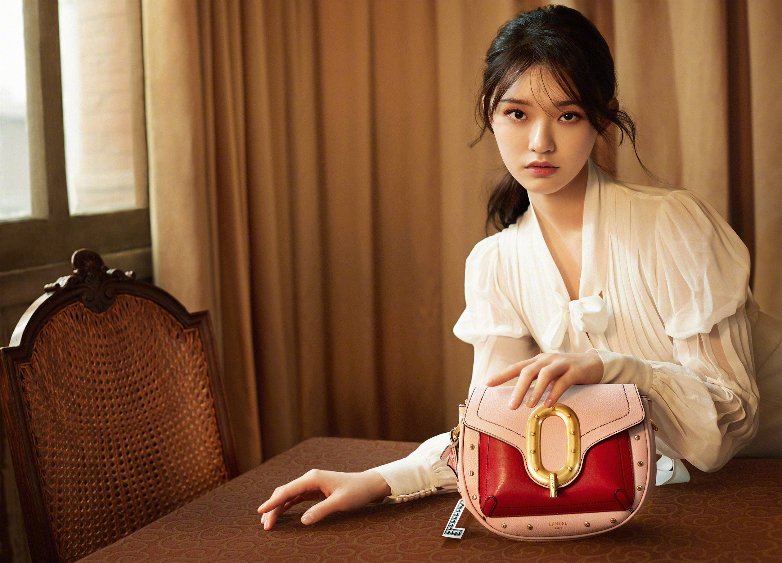 林允楚楚动人的样子.