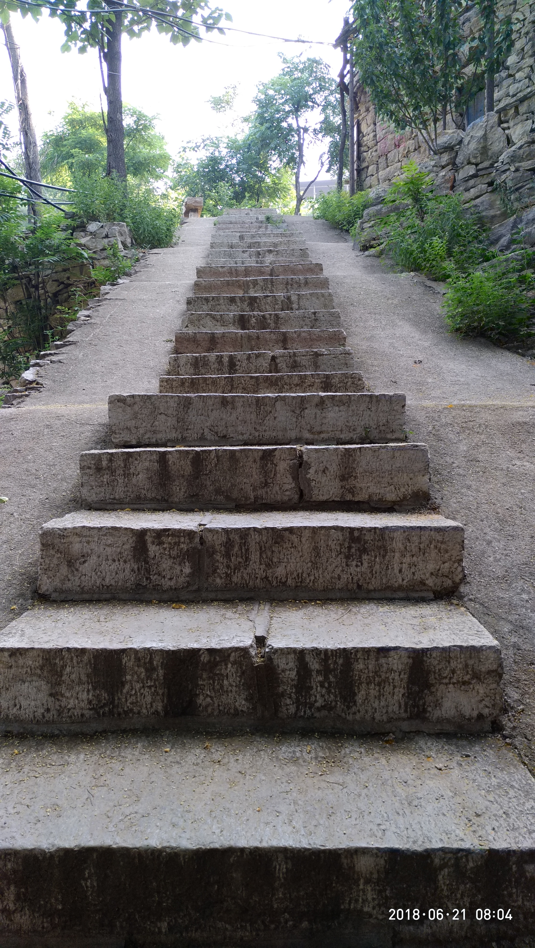 沿台阶向上即到