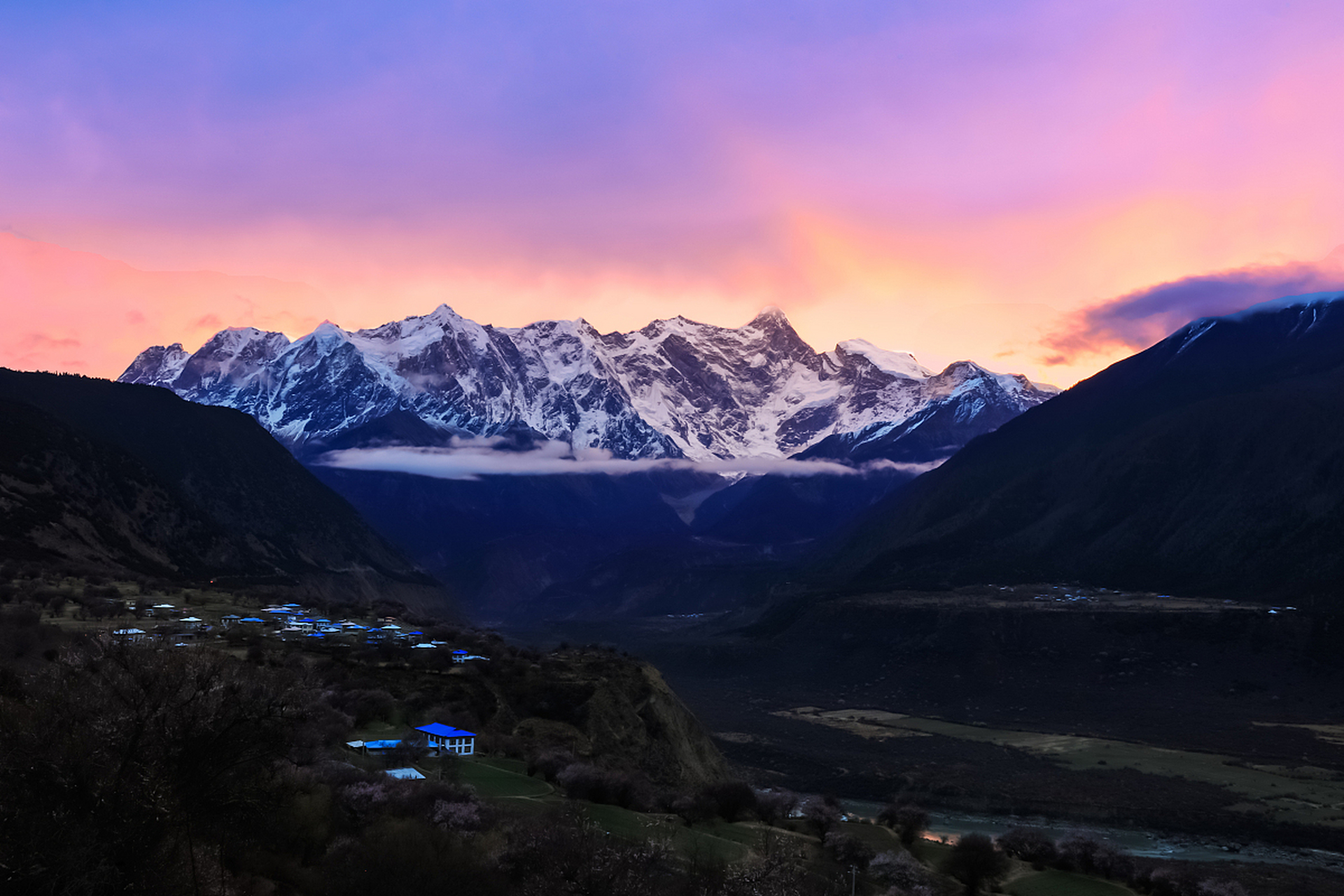 喜马拉雅山脉山峰图片