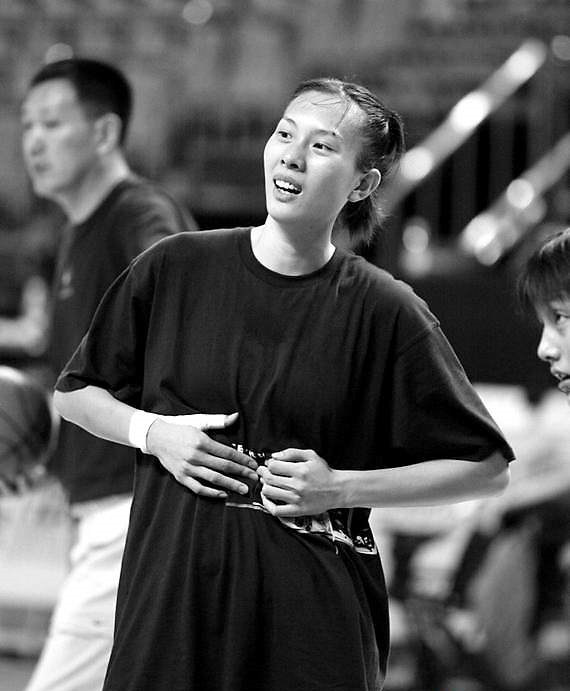 中国女篮传奇球星38岁去世,花光所有积蓄,从美丽健康到骨瘦如柴