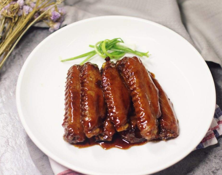 简单易学的家常可乐鸭翅做法,隔三差五做给孩子吃,怎么也吃不腻