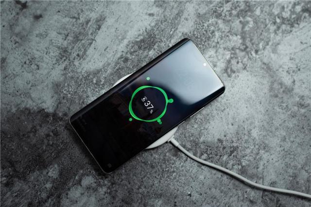 华为p30 pro的极致快充体验 iphone xs max连背影都跟不上