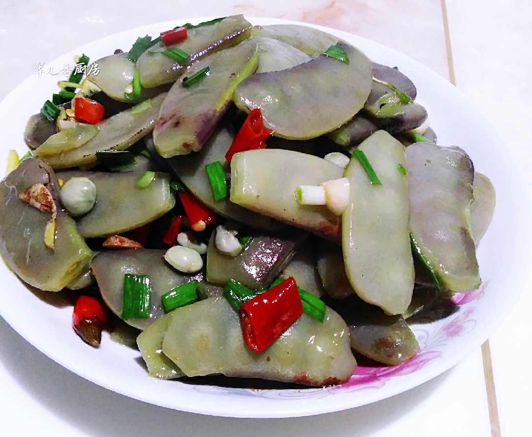 素炒泥巴豆,秋季不容错过的素菜,焯焯水,再烩一烩
