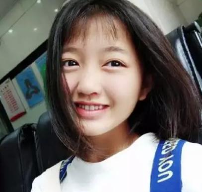 《变形记》里的农村女孩梁小友,做网红赚钱却被骂,网友:不公平