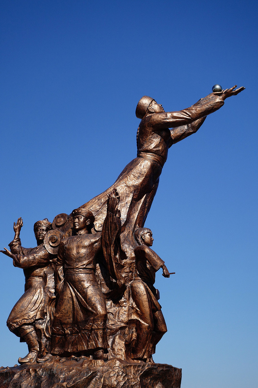 不锈钢雕塑定制厂家# #雕塑定制# 蒙古族人物雕塑定制是根据蒙古族