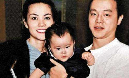 王菲第一任丈夫被曝出三婚,妻子是其