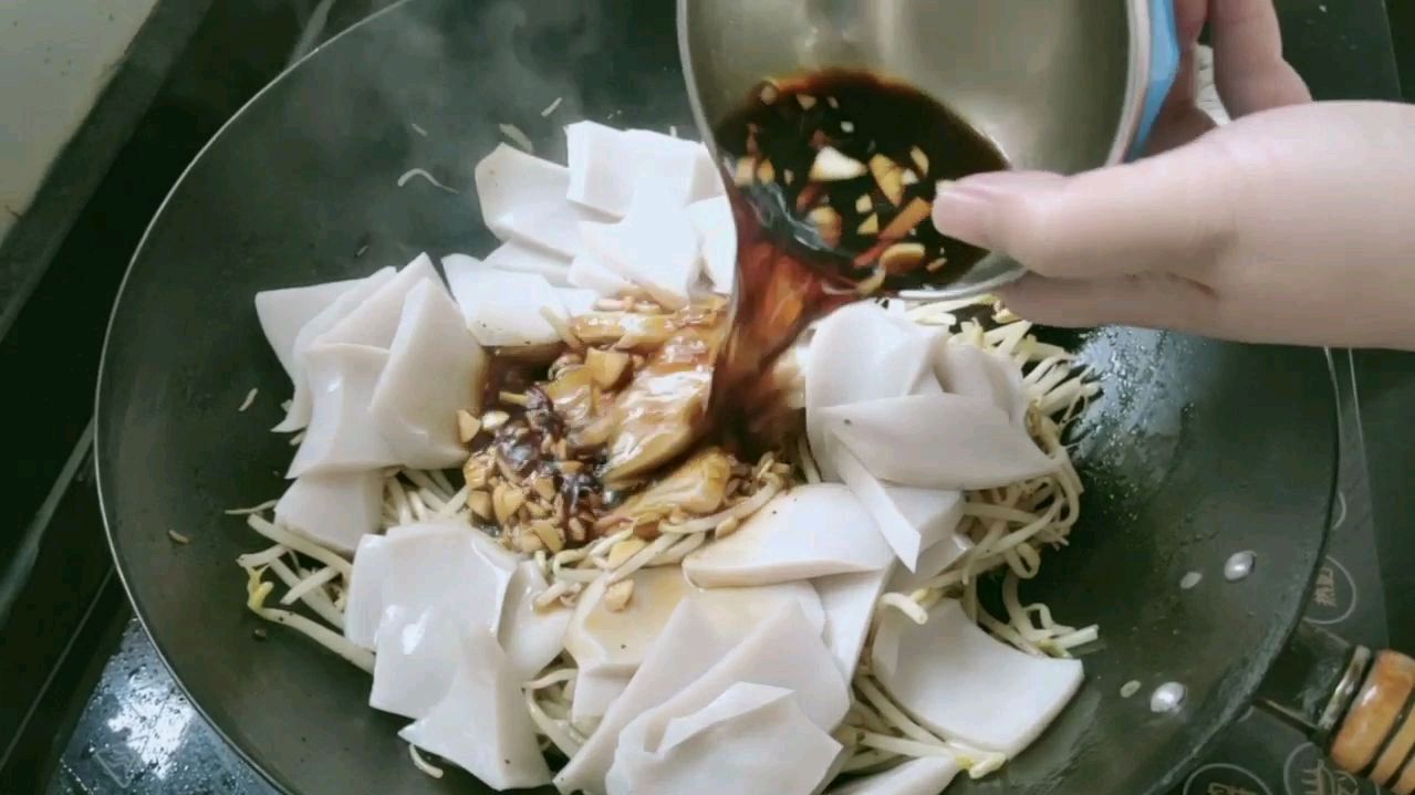 山西豆芽炒灌肠,看看是什么样的?