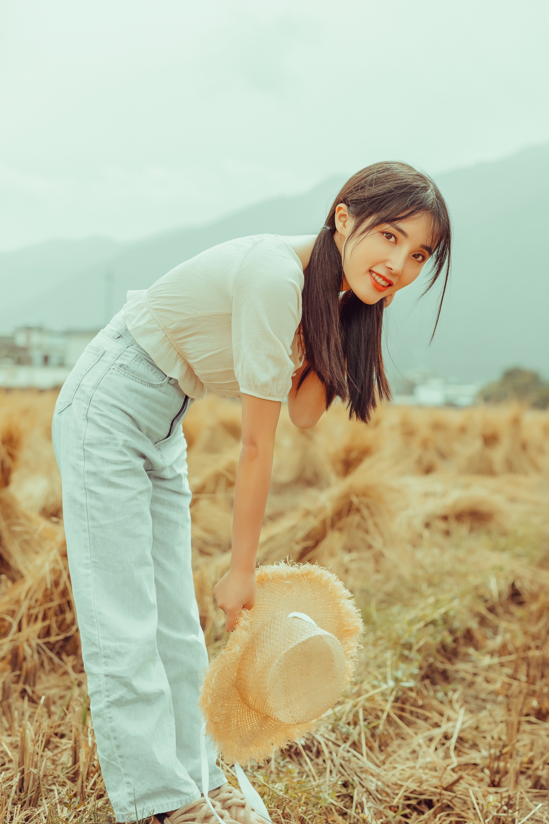 人像摄影 喜欢去地里干活的姐姐,你敢娶这样的美女吗?