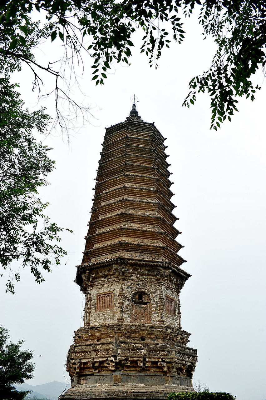 位于中国河北省廊坊市三河市,是一座具有深厚历史底蕴的古代佛教建筑