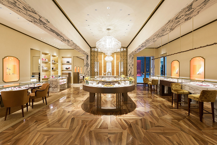 希腊银匠索帝里欧宝格丽远道至罗马,在康多提大道上开设了一家珠宝店