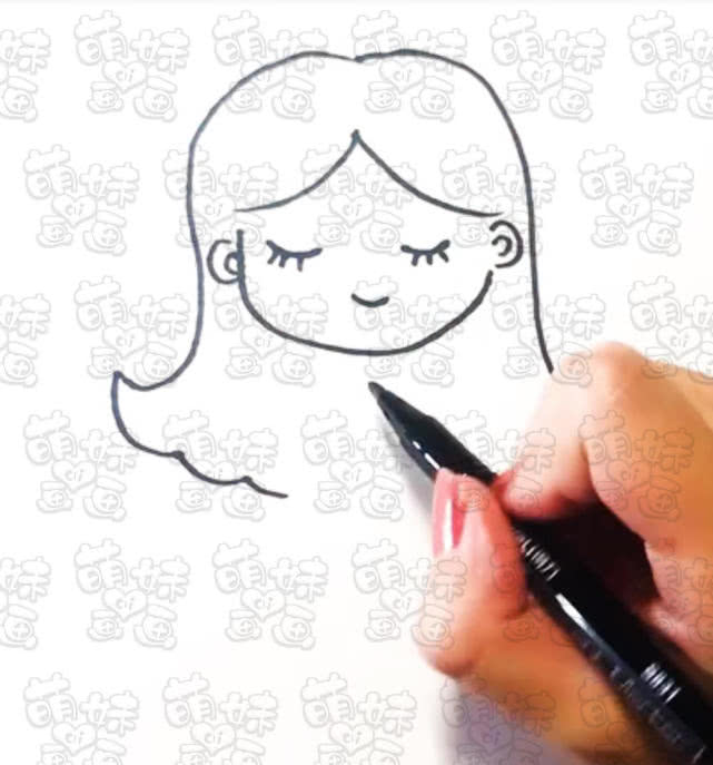 第四步:画出小公主的胳膊,我们她画上可爱的泡泡袖,是不是更像公主了