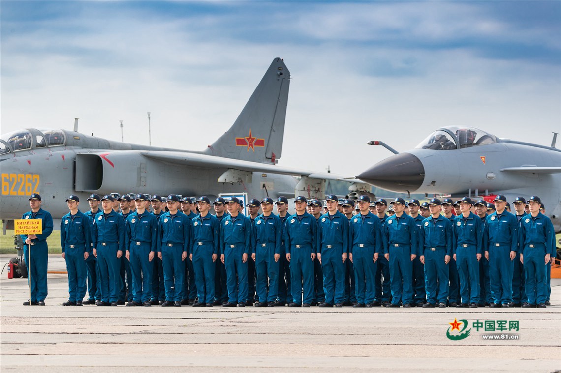 航空飞镖赛开幕 飞行员体能比赛火热展开