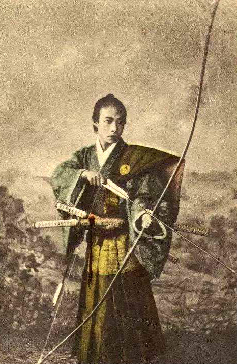 老照片:日本武士身着甲胄目露凶光,发型才是重点!