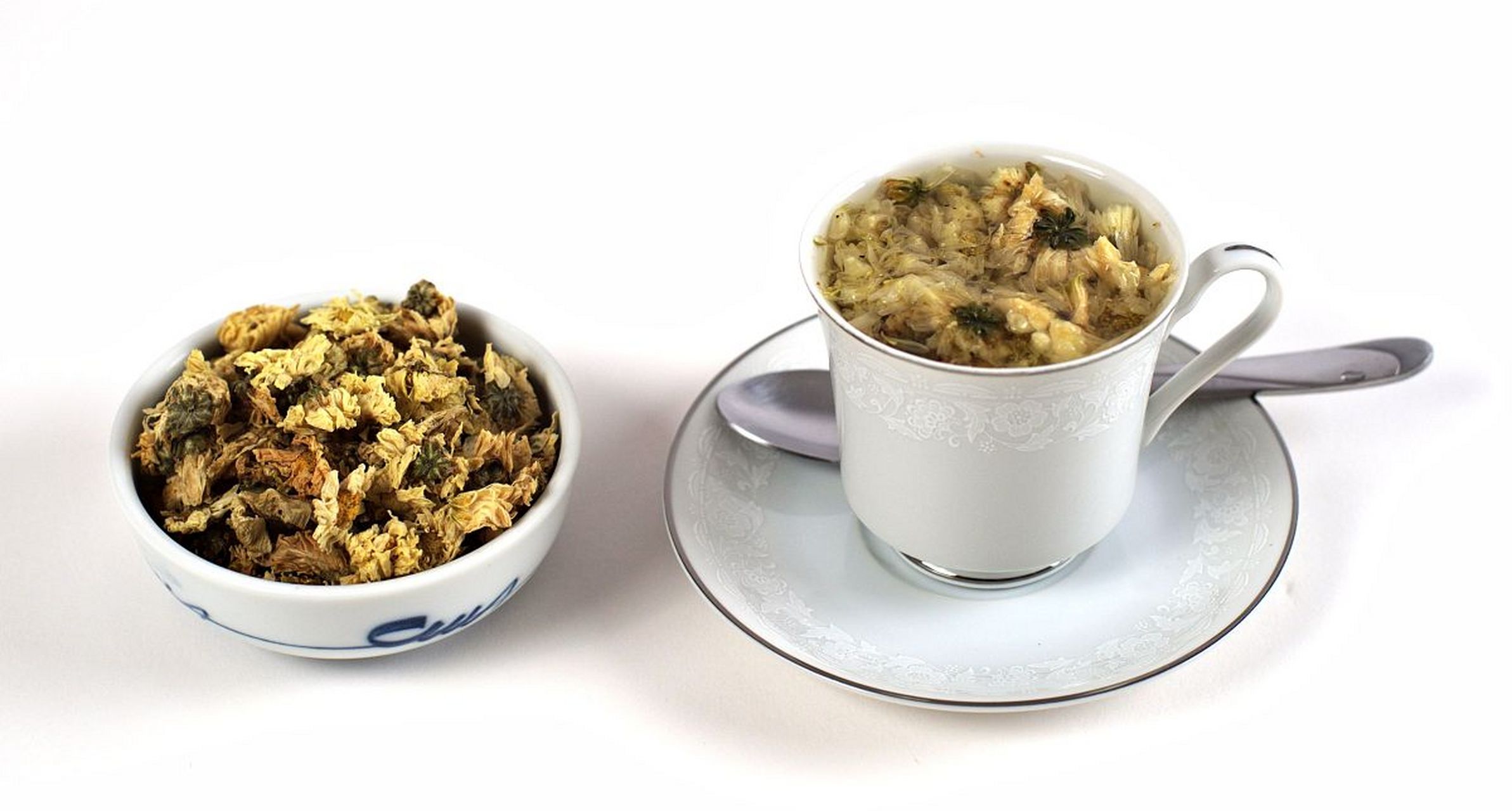 金银花胎菊茶# 的功效与作用有以下几点:  清热解毒:金银花和胎菊都