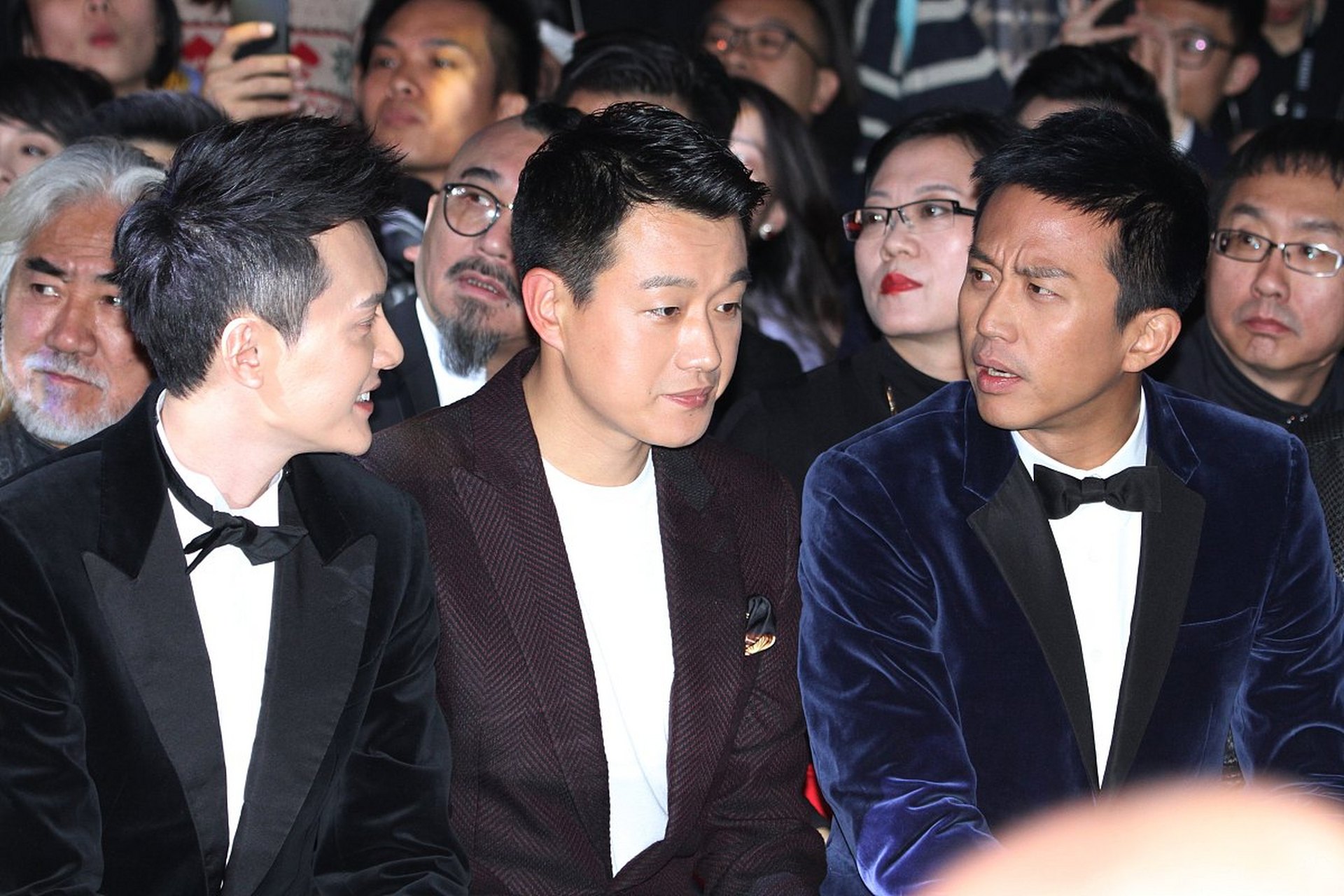 看侧脸还是冯绍峰最帅!但是佟大为的脸,非常的抗老[嘻嘻]!