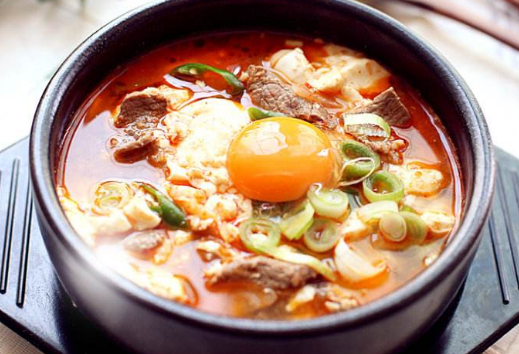 美味可口的韩式辣牛肉汤,赶紧和朋友一起尝尝吧
