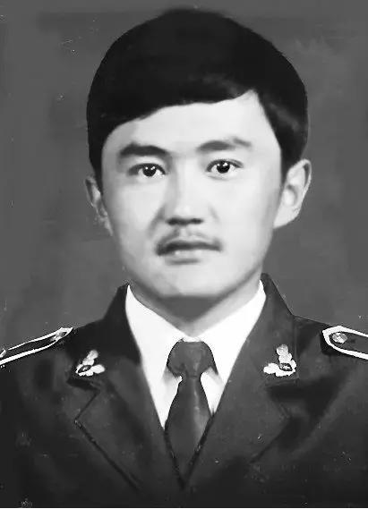 赛尔江·买米拉:与手持炸药包的歹徒英勇搏斗