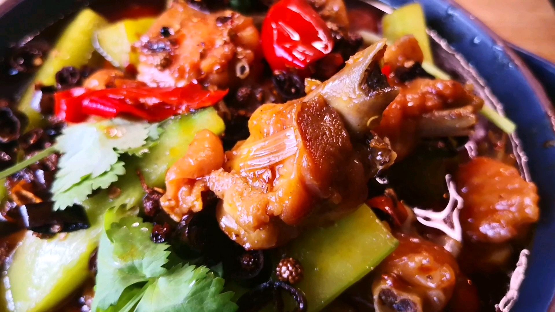 威震大江南北的重庆江湖菜泉水鸡，详细分解步骤，麻辣鲜香爽翻了