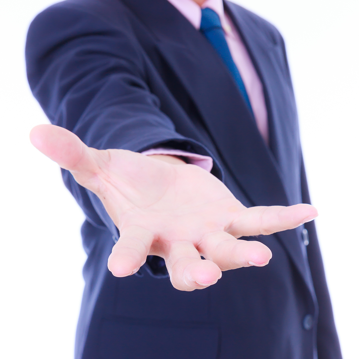 手拿东西45角度图俯视人往前伸手手头松 的手势