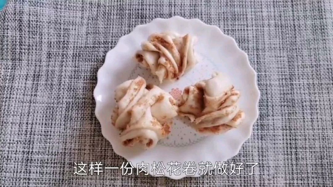 花卷配肉松好吃又营养,宝宝吃得香