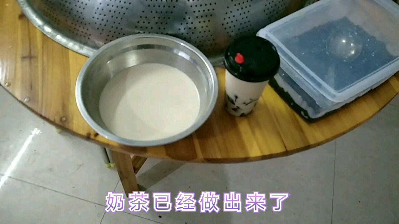 尝试做原味奶茶,感觉挺好喝的,准备开店了