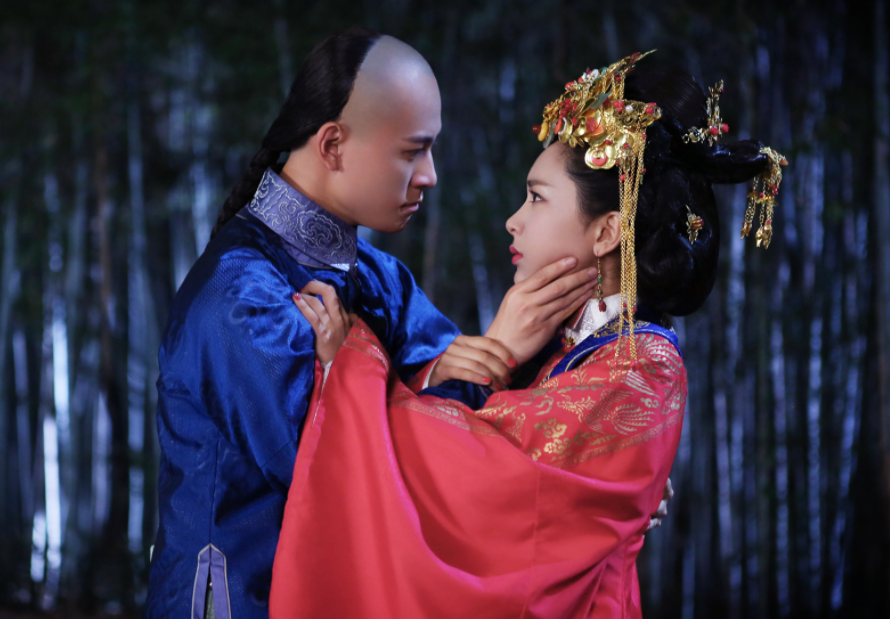 《妖后倾城:陛下,您失宠了!》别人的妻,朕玩着甚有滋味!