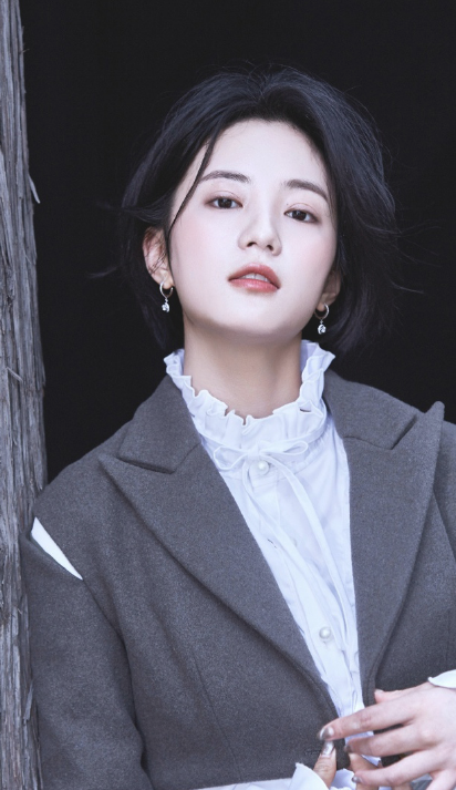 张雅钦:精致清纯,俏皮灵动的外貌吸引了一大批少男少女