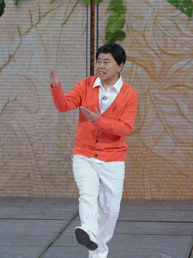 曾与赵本山称兄道弟,因矛盾闹翻,如今他能否扛起小品大旗?