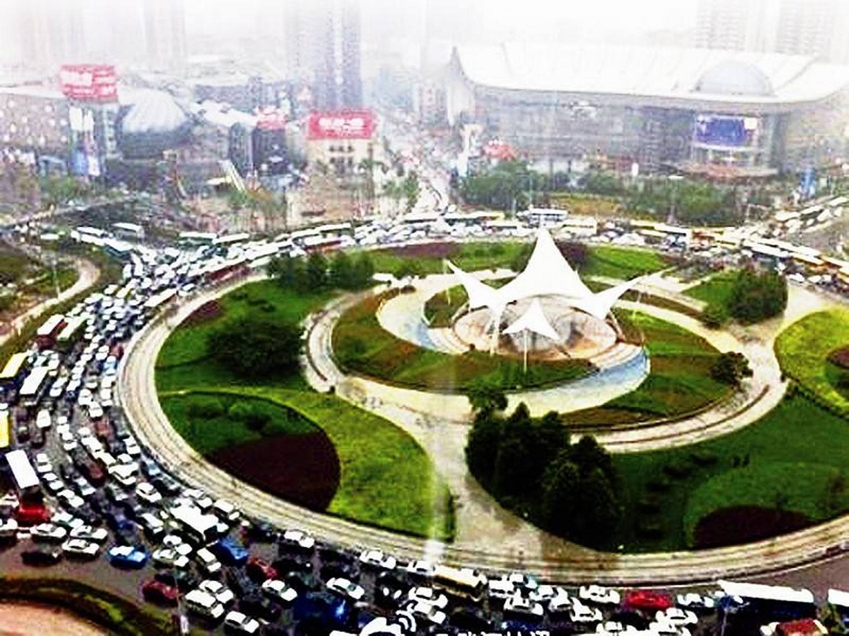 直播武汉·倾城时光#旧光谷广场(鲁巷广场)光谷广场始建于20世 800