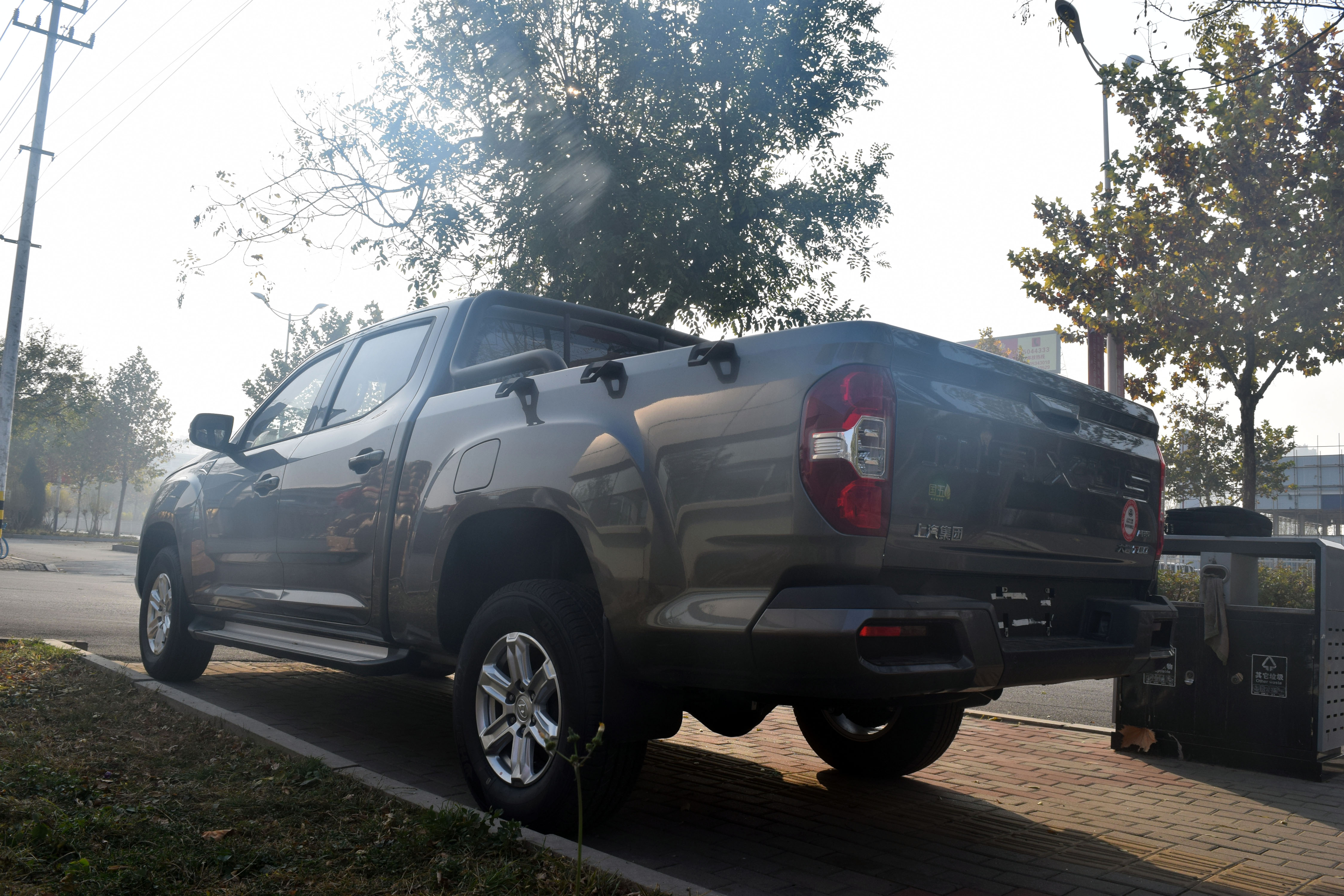 上汽大通t60外观简拍:有肌肉有力量,这才是皮卡