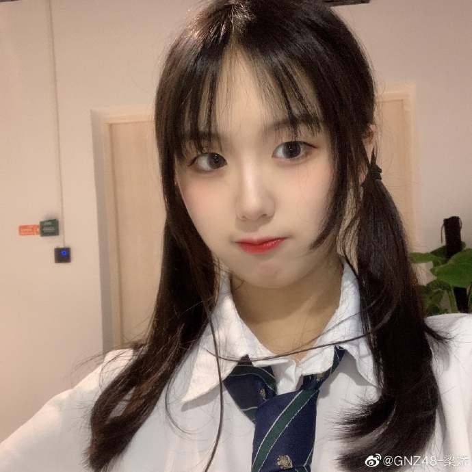 偶像美少女gnz48-梁娇迷人可爱美照欣赏