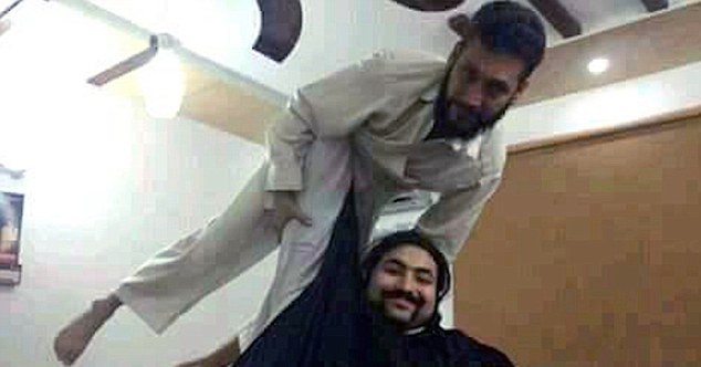 男子为成大力士 每天进食1万卡路里