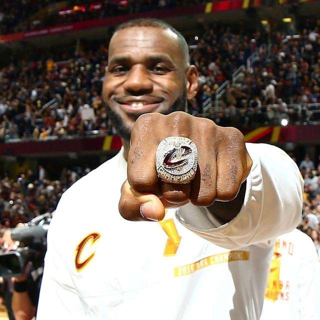 谁冠军戒指最多?拉塞尔只排第二,他比乔丹 科比 詹姆斯还要多!