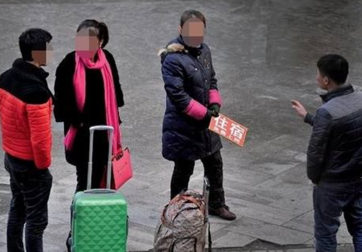 火车站大妈提供30元一晚的住宿,有什么"隐情"?为什么这么便宜