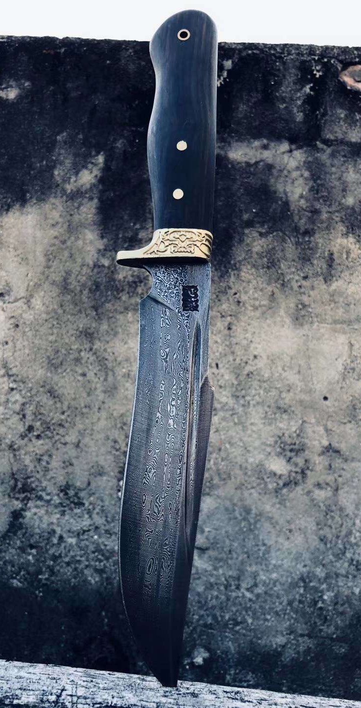 户撒花纹钢猎刀,守护神